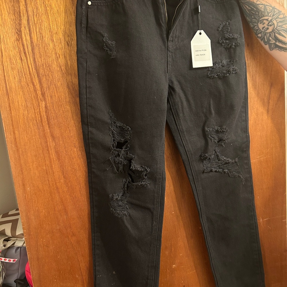 Black Distressed Women Jeans